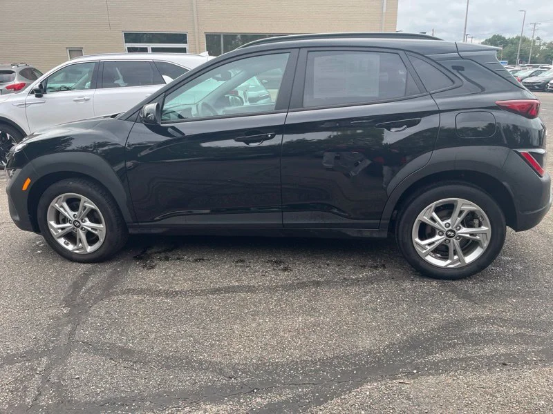 Used 2023 Black Hyundai SEL image 8