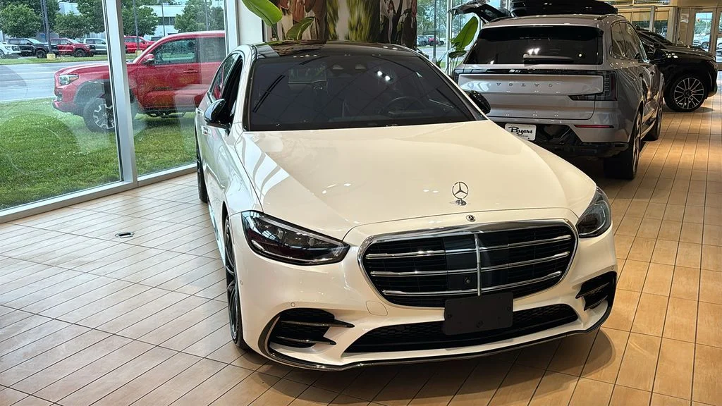 Used 2023 White Mercedes-Benz S 580 image 4