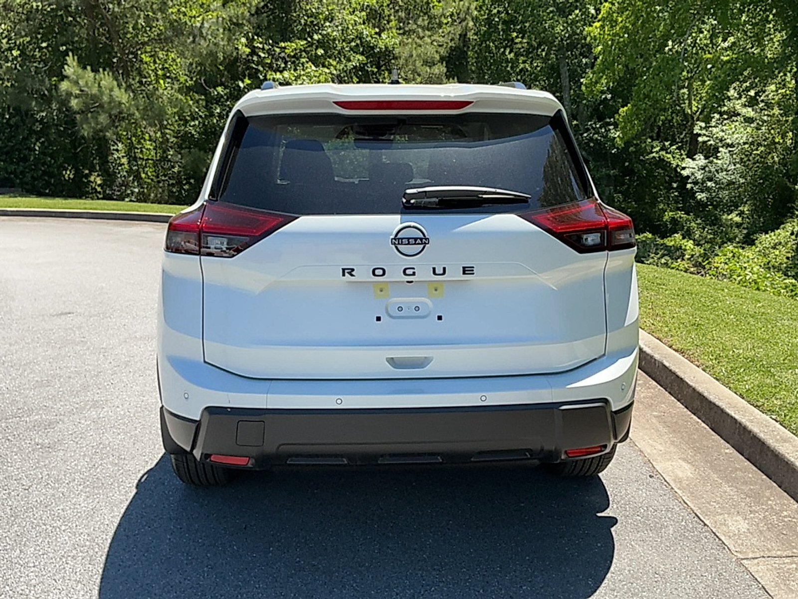 New 2026 Everest White Pearl Tricoat Nissan Dark Armor image 16