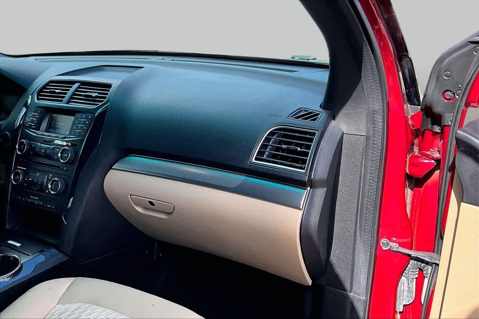 Used 2016 Ruby Red Metallic Tinted Clearcoat Ford Base image 19