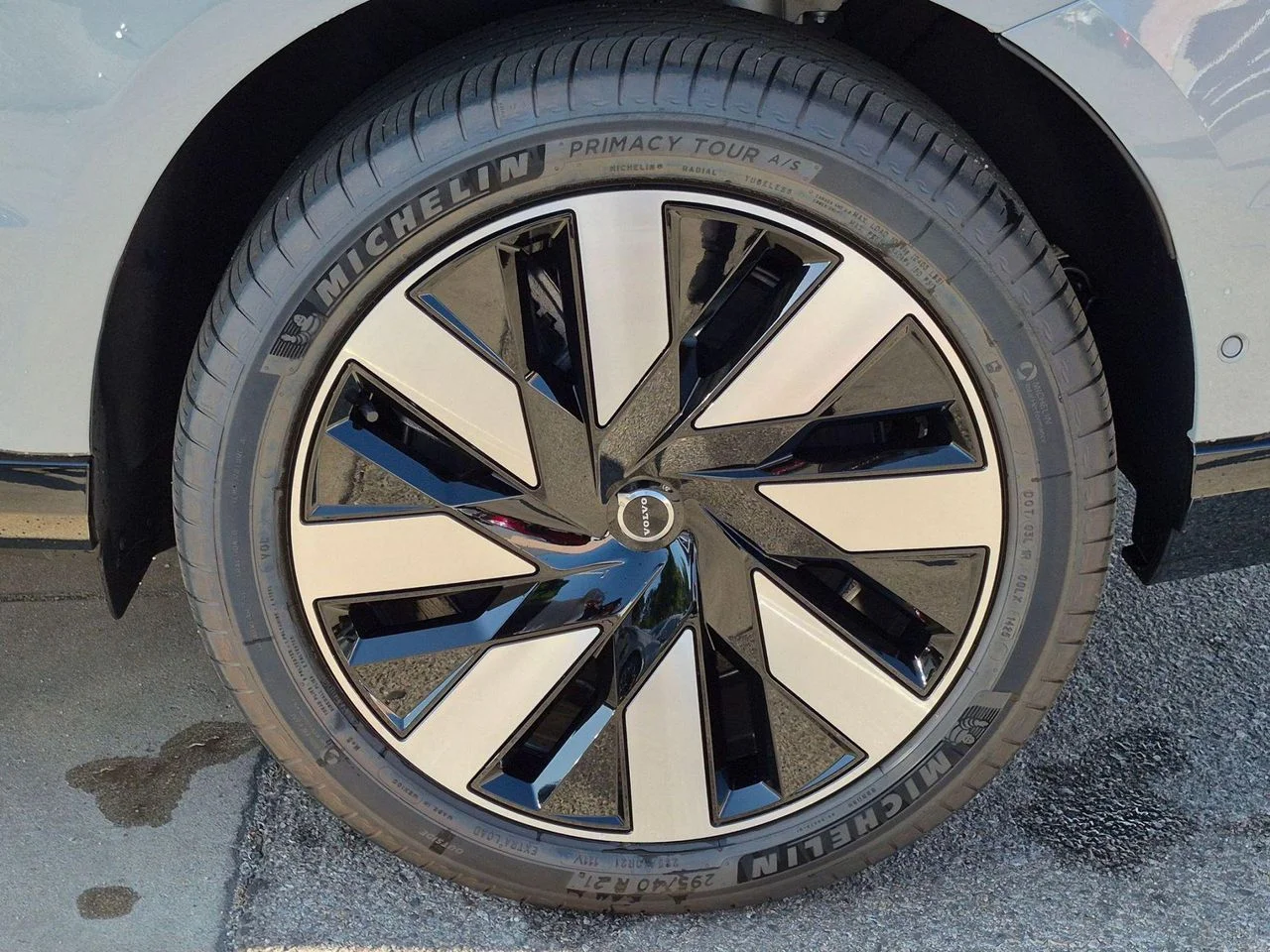 New 2026 Vapour Grey Volvo Ultra image 6