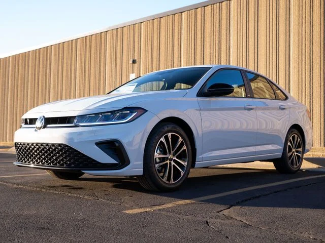 New 2026 White Volkswagen 1.5T Sport image 3