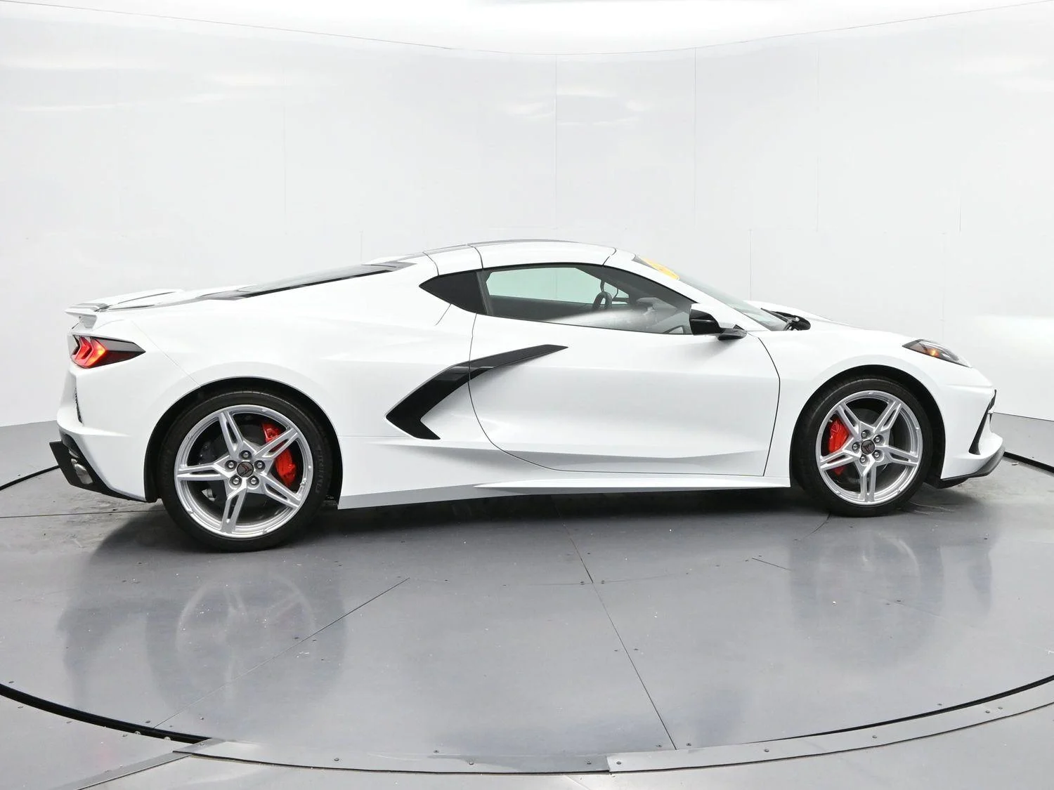 Used 2024 Arctic White Chevrolet 1LT image 7