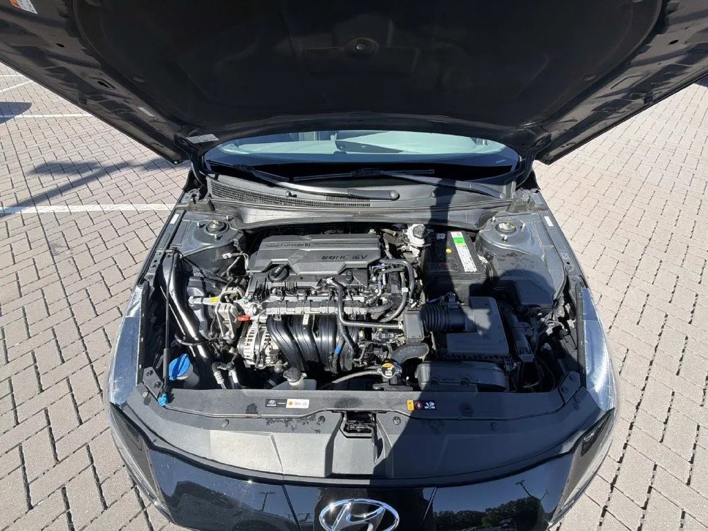 Used 2023 Black Hyundai SEL image 9