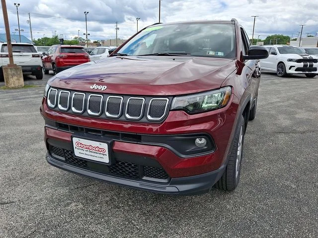 Used 2022 Red Jeep Latitude image 4