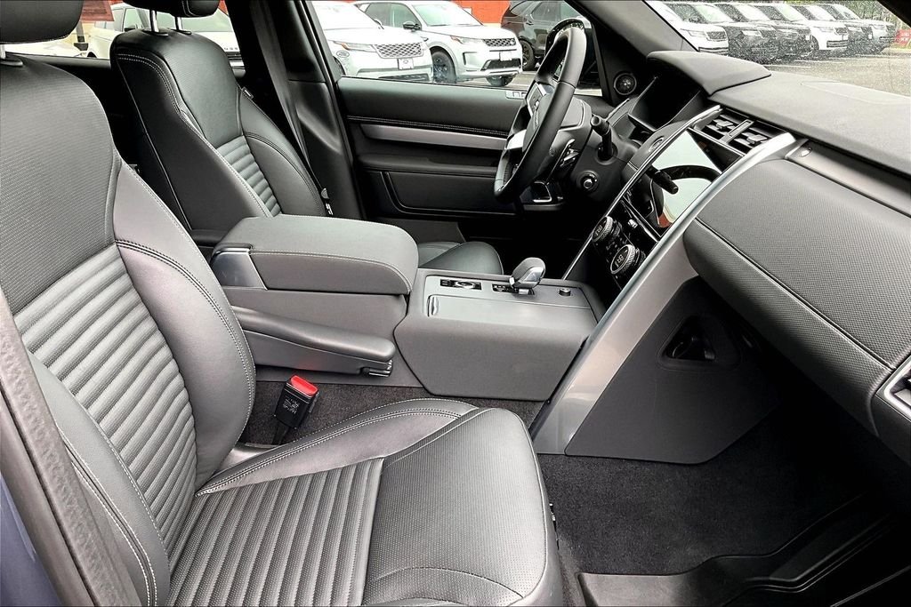 Used 2025 Blue Land Rover Dynamic SE image 7
