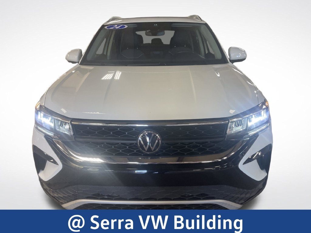 Certified Used 2024 White Volkswagen 1.5T SE image 9