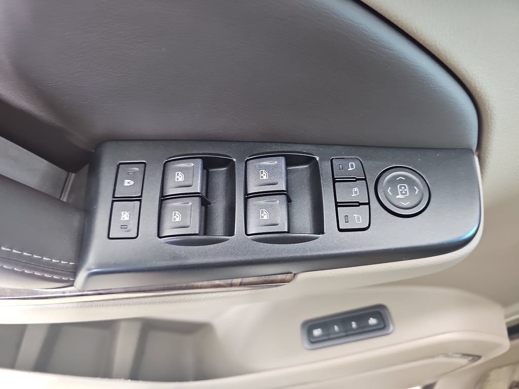 Used 2015 CHAMPAGNE SILVER METALLIC Chevrolet LT image 35