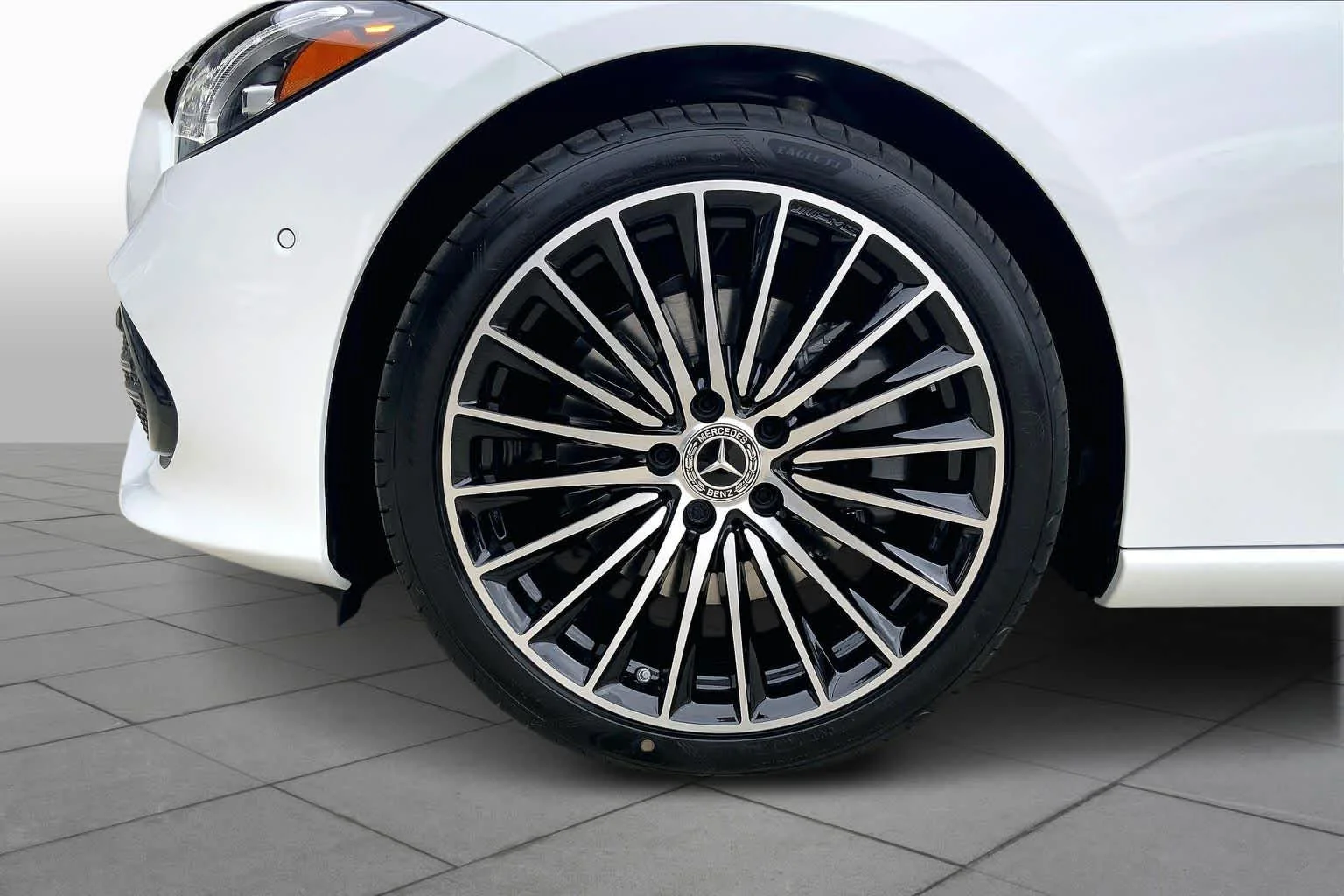 New 2026 MANUFAKTUR Moonlight White Metallic Mercedes-Benz C 300 image 11