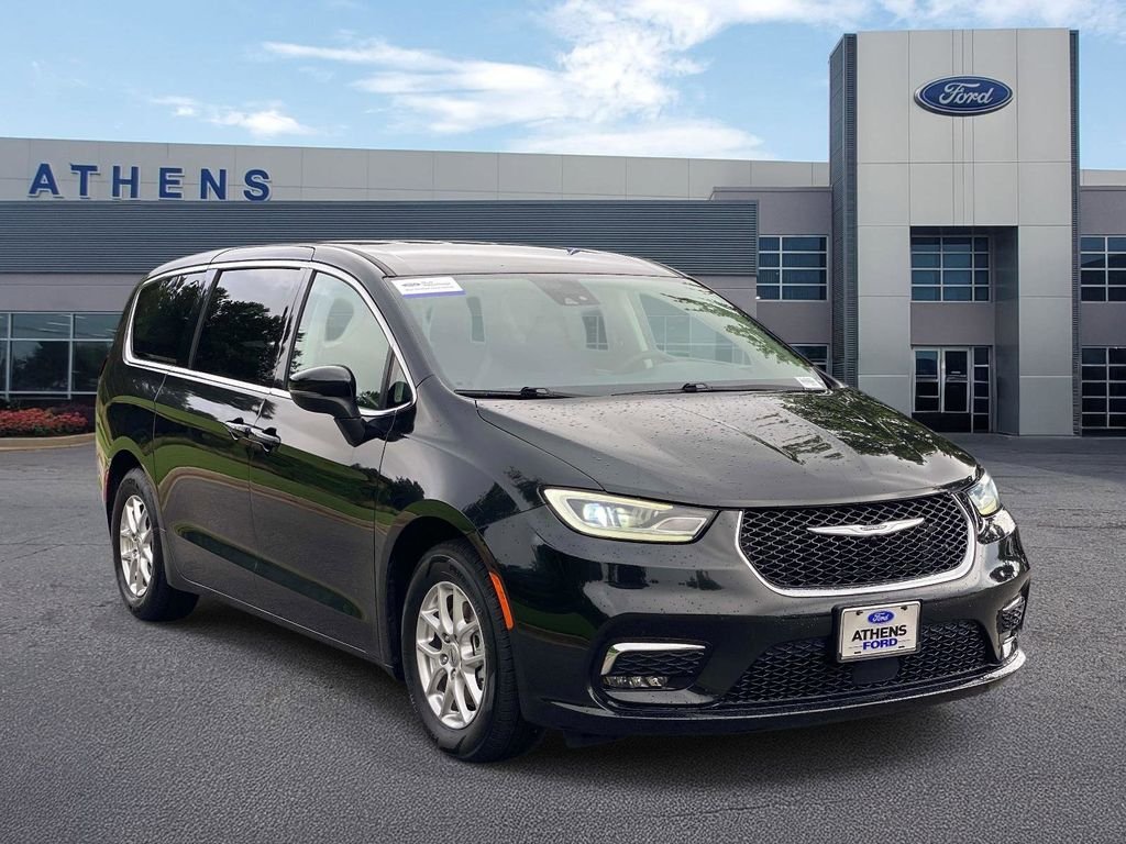 2023 Chrysler Pacifica Touring L's photo