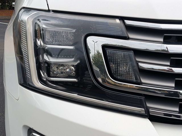Used 2021 White Ford Limited image 9