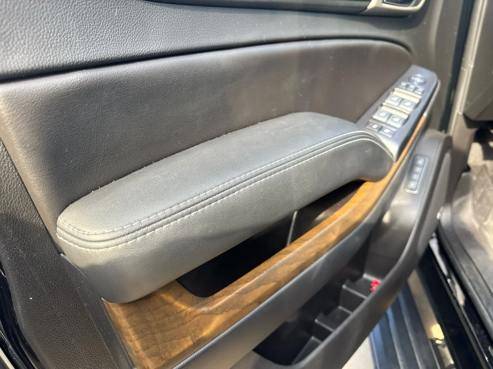 Used 2018 Onyx Black GMC Denali image 8