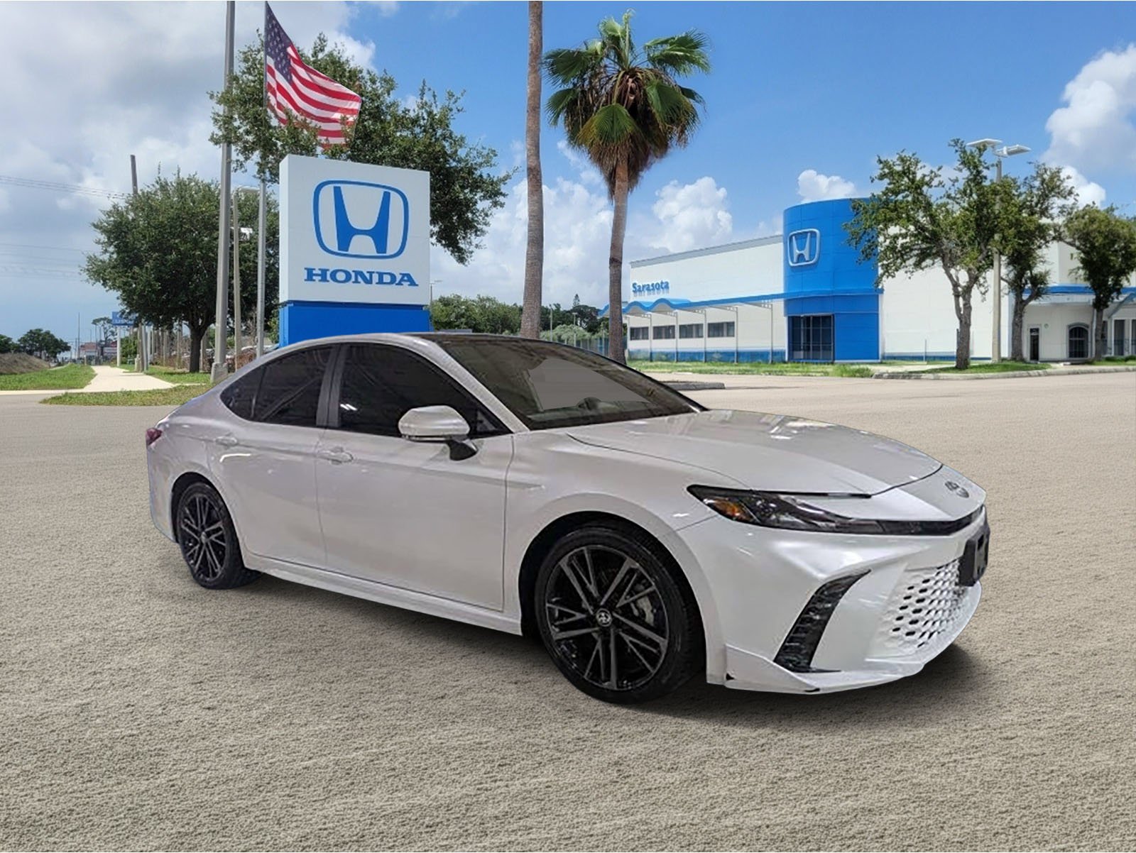 Used 2025 Wind Chill Pearl Toyota XSE image 1