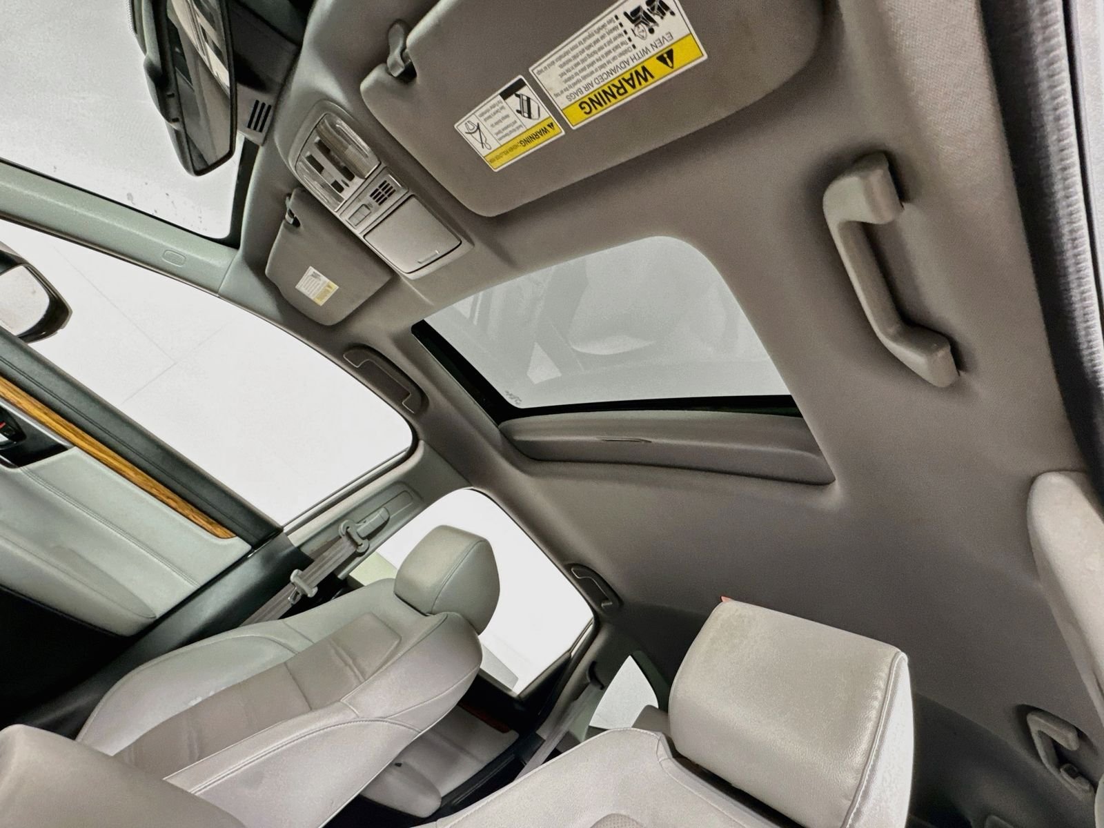 Used 2022 Lunar Silver Metallic Honda Touring image 15
