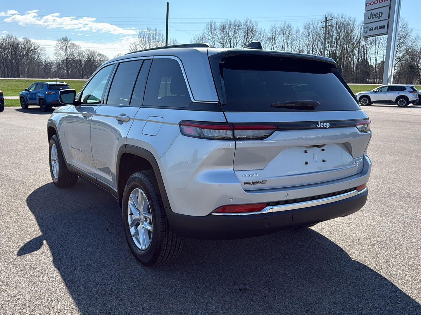 New 2026 Silver Zynith Jeep Laredo X image 16