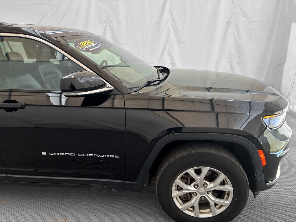Used 2023 Black Jeep Laredo image 9