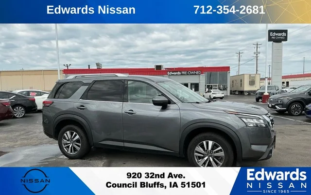 2025 Nissan Pathfinder SL