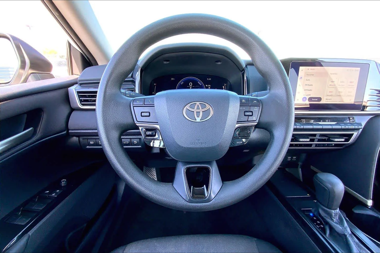 Used 2025 Ice Cap Toyota LE image 6
