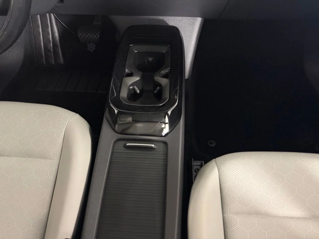 Used 2021 White Volkswagen Pro S image 17