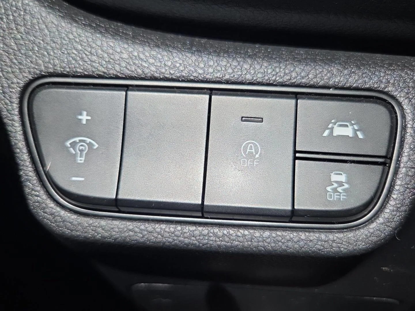 Used 2022 Snow White Pearl Kia LX image 14
