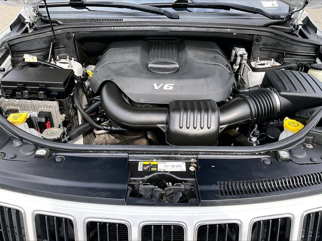 Used 2014 White/off-white Jeep Laredo image 29
