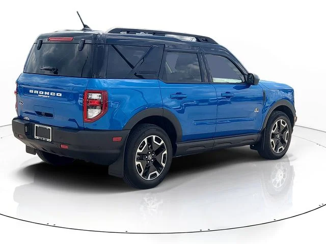 Used 2022 Blue Ford Outer Banks image 5