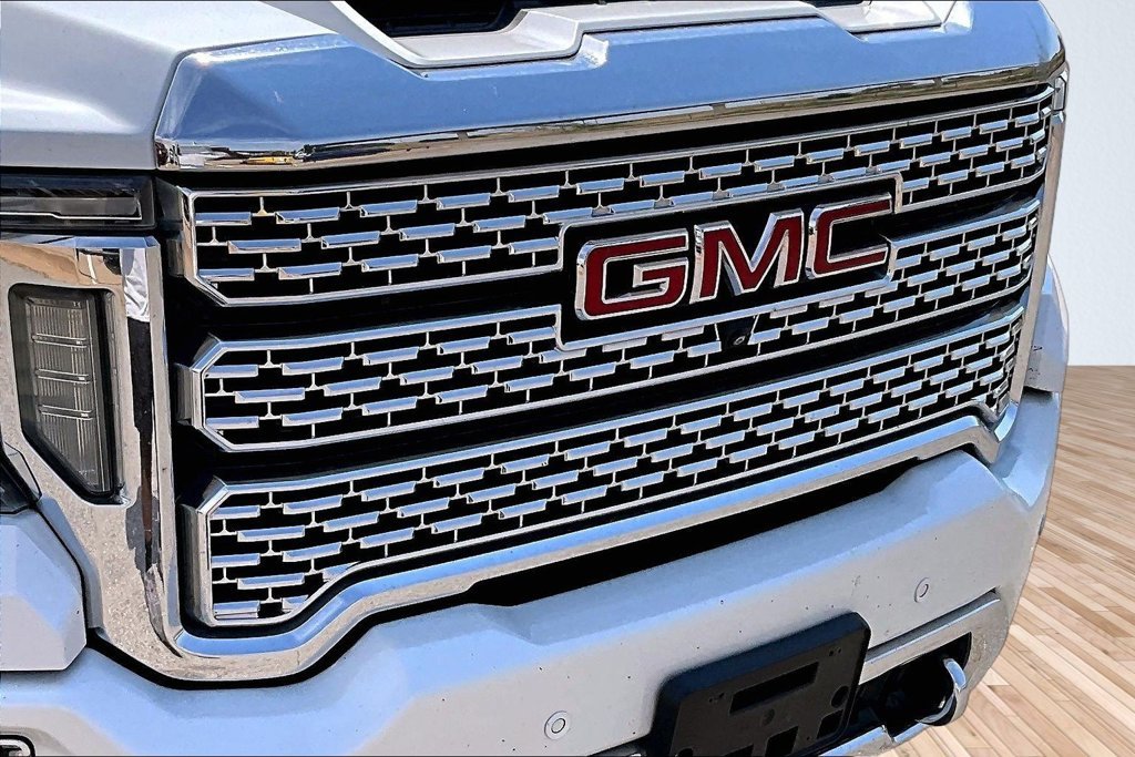 Used 2020 White GMC Denali image 27