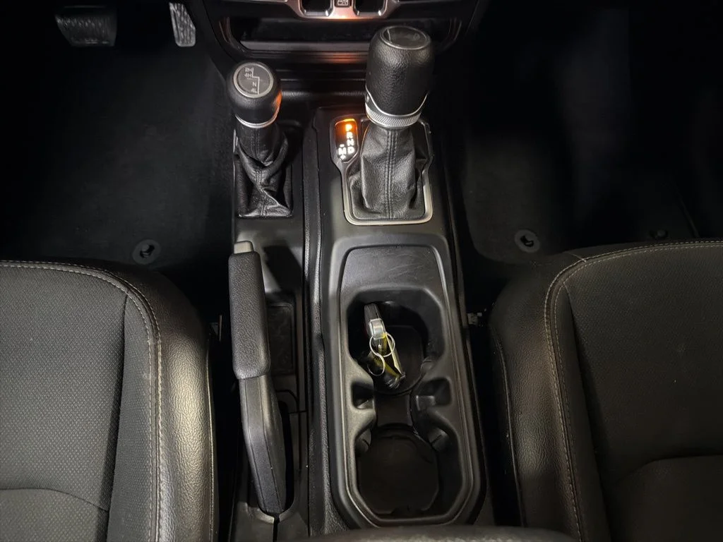 Used 2021 Silver Jeep Unlimited Sport image 21