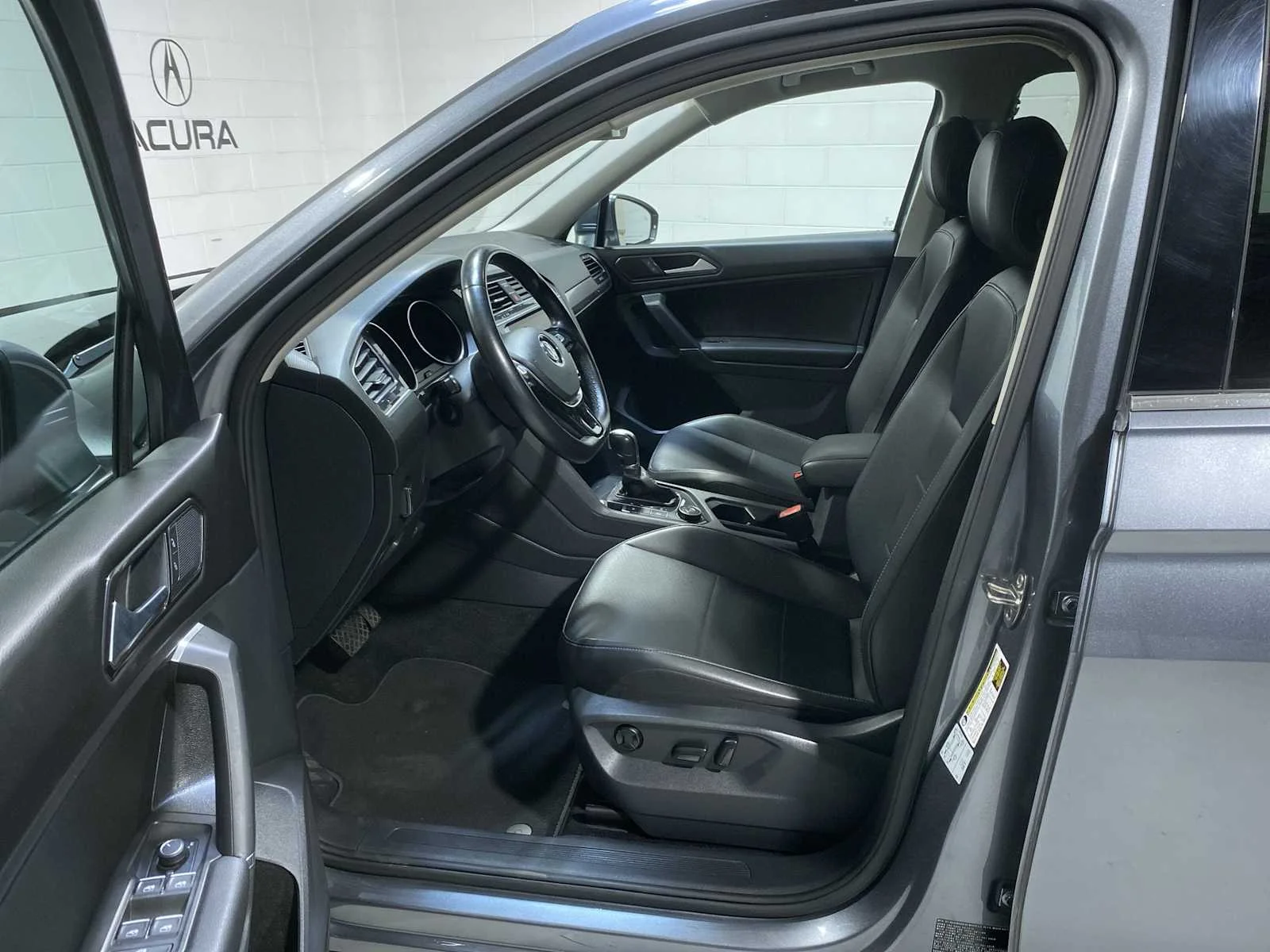 Used 2018 Volkswagen Tiguan SE with VIN 3VV2B7AX3JM139949 for sale in Verona, NJ