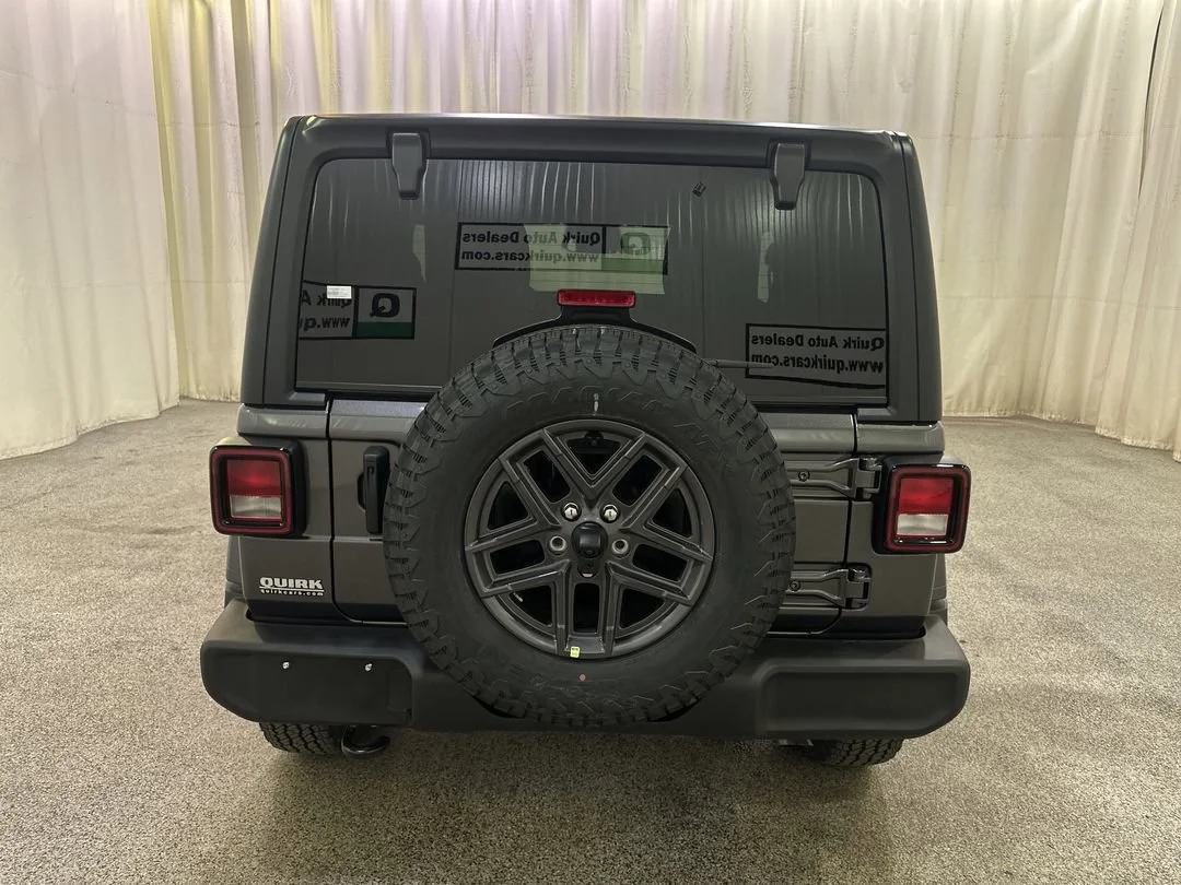 New 2026 Granite Crystal Metallic Clear-Coat Exterior Paint Jeep Sport S image 7