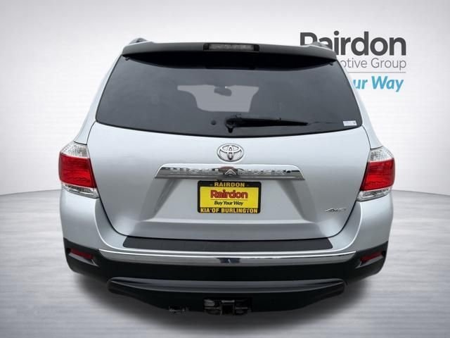 Used 2013 Silver Toyota SE image 5