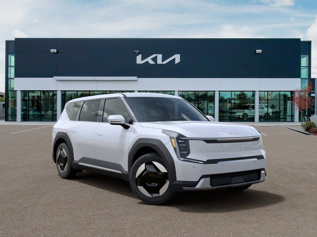 New 2026 White Kia Light image 8