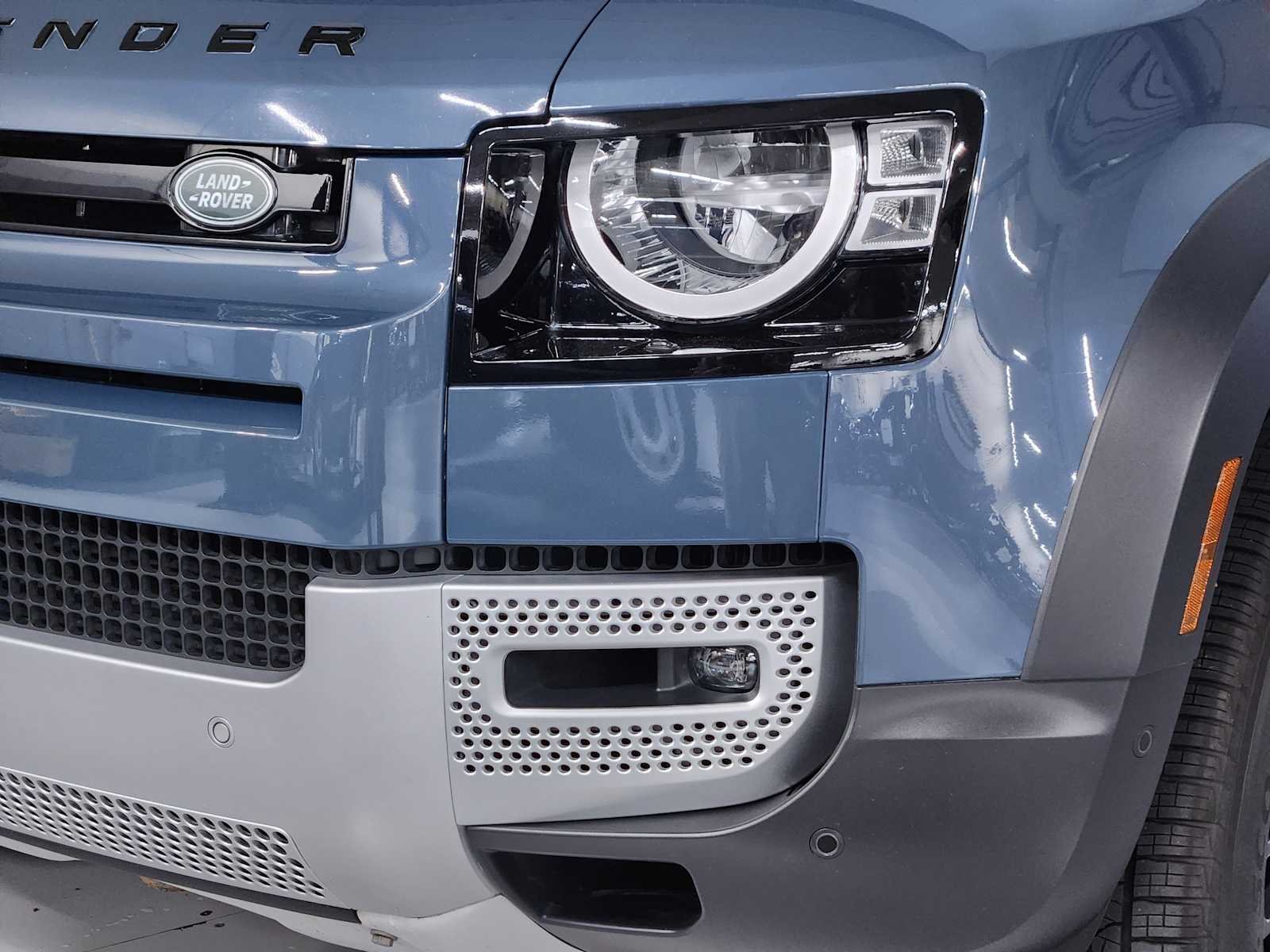 Used 2023 Tasman Blue Metallic Land Rover S image 12
