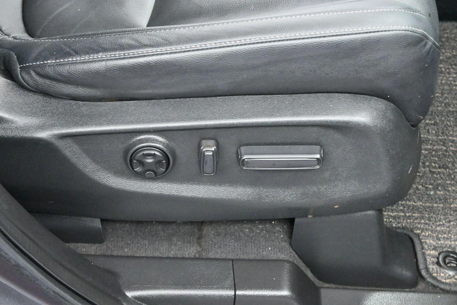 Used 2023 Modern Steel Metallic Honda Touring image 38