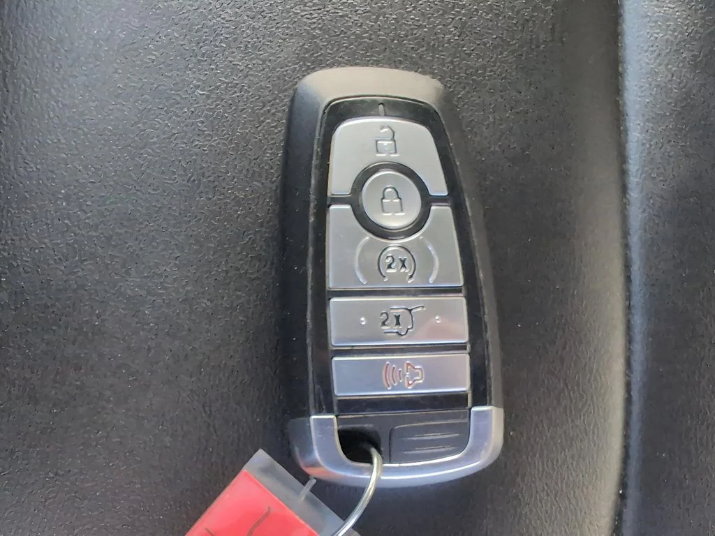 Used 2023 Oxford White Ford XLT image 39
