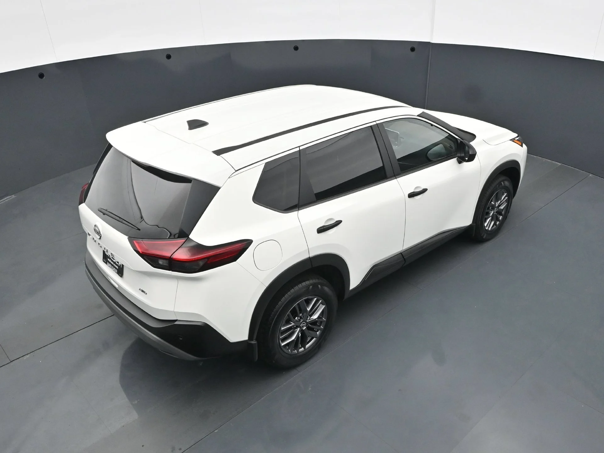 Used 2023 Glacier White Nissan S image 39