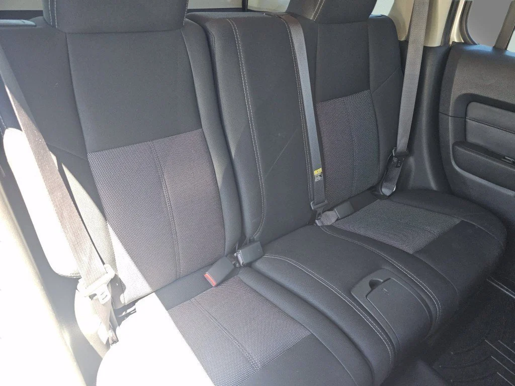 Used 2007 Boulder Gray Metallic Hummer Base image 26