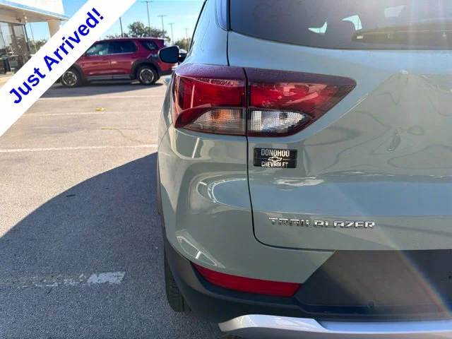 Used 2025 Green Chevrolet LT image 15