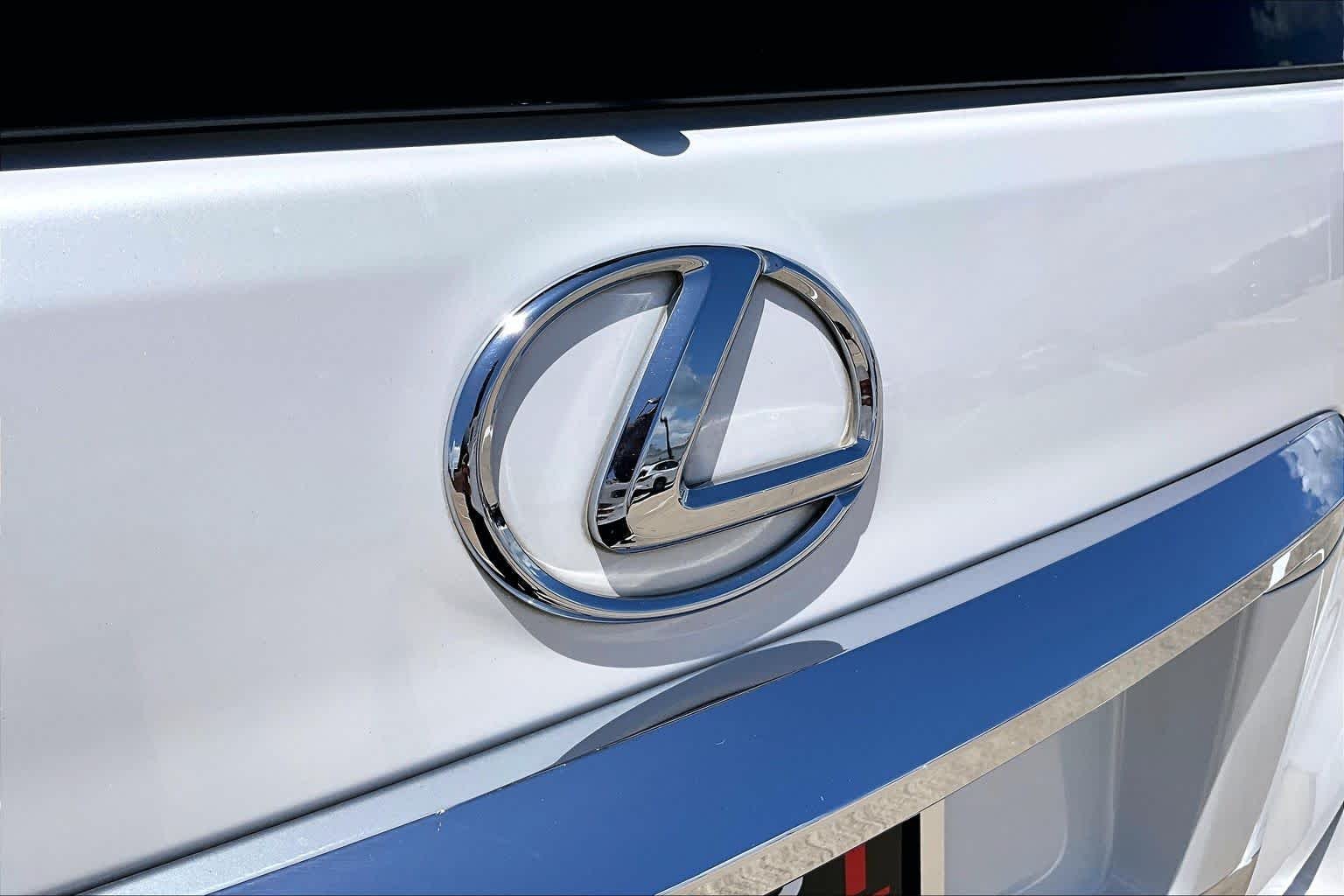 Used 2016 Starfire Pearl Lexus  image 30