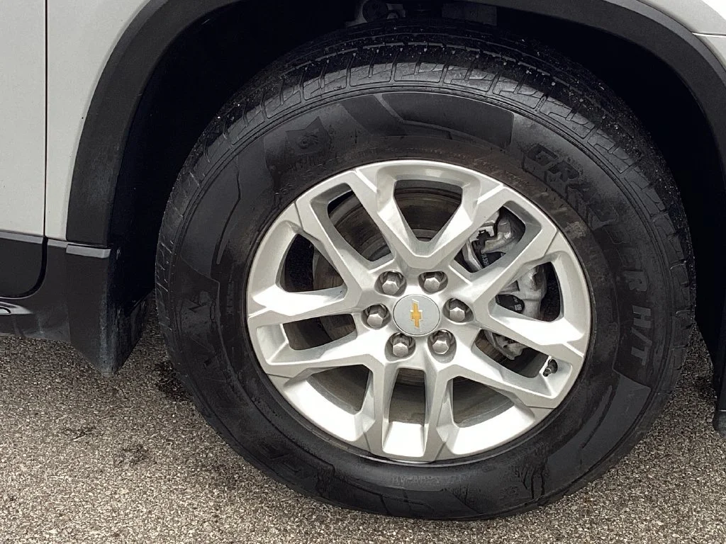 Used 2021 SILVER ICE METALLIC Chevrolet LT Cloth image 20