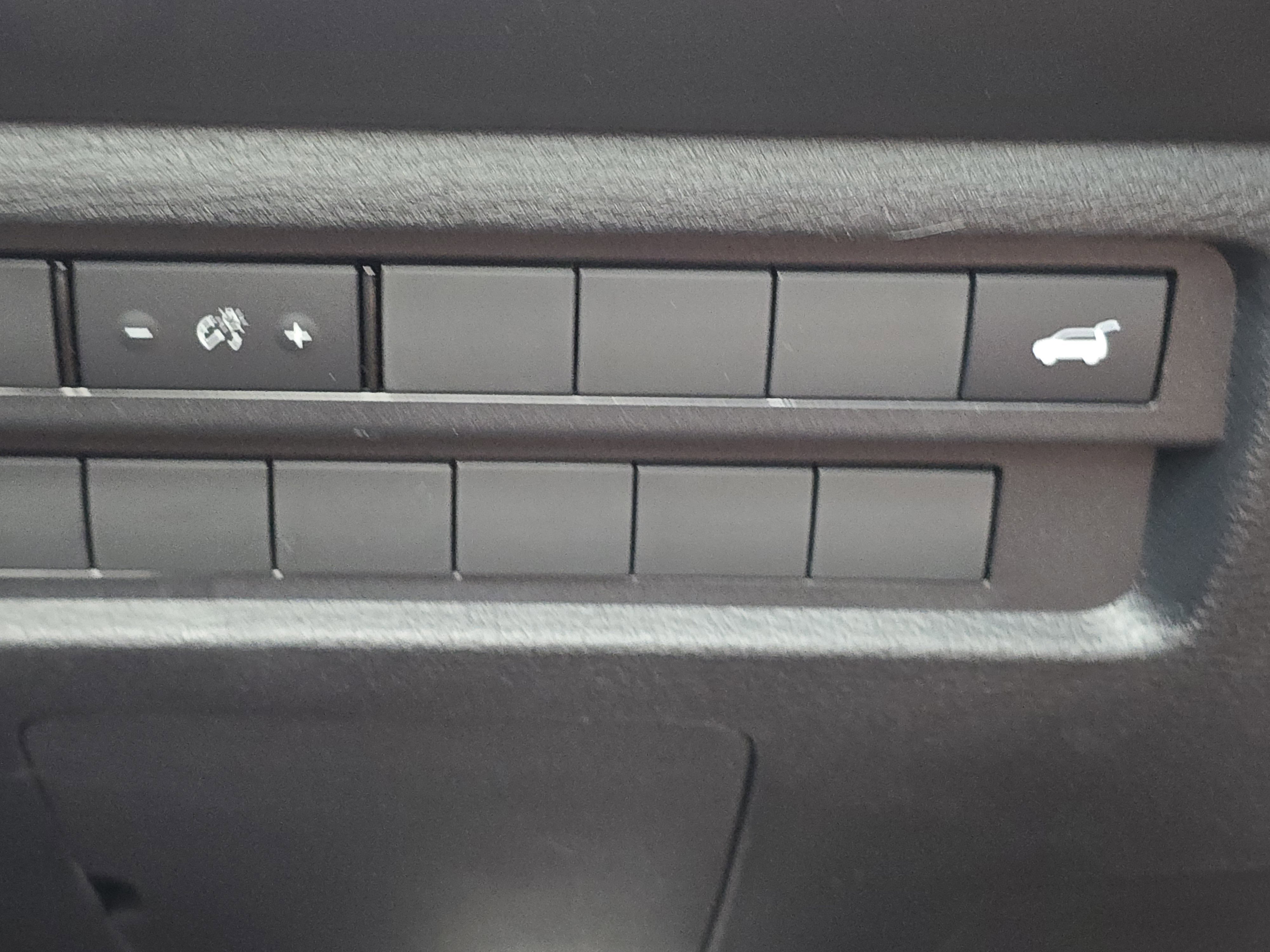 New 2025 Graphite Gray Mitsubishi SEL image 15