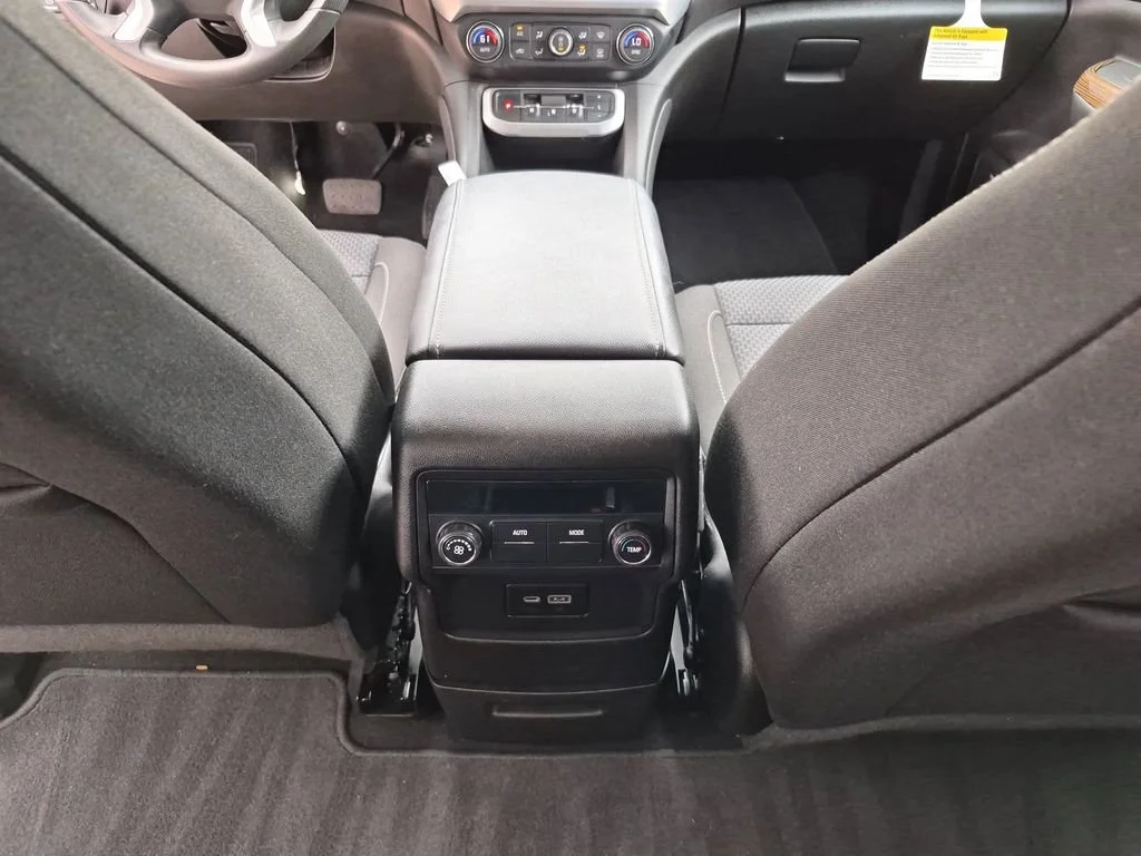Used 2021 SUMMIT WHITE GMC SLE image 30