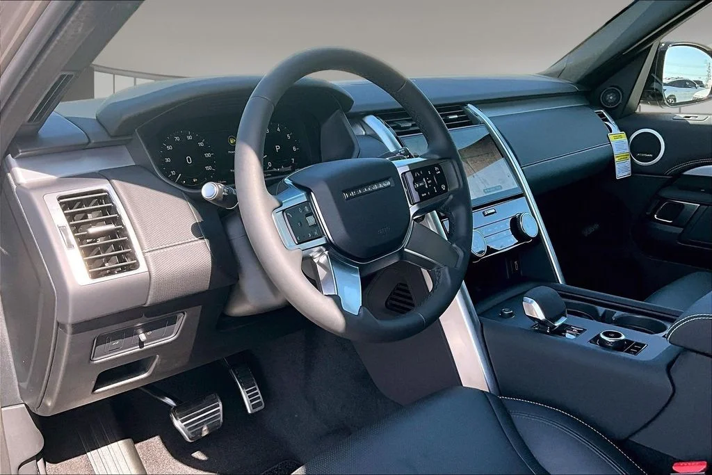 New 2026 Brown Land Rover Dynamic SE image 7