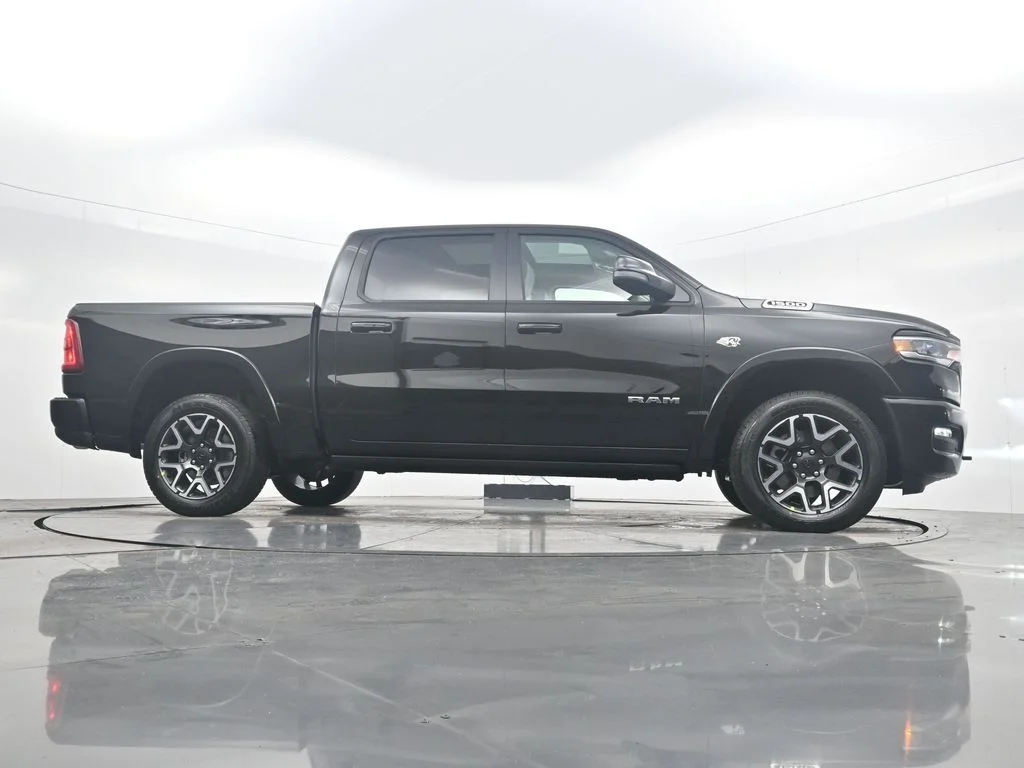 New 2026 Diamond Black Crystal Pearl-Coat Exterior Paint RAM Laramie image 35