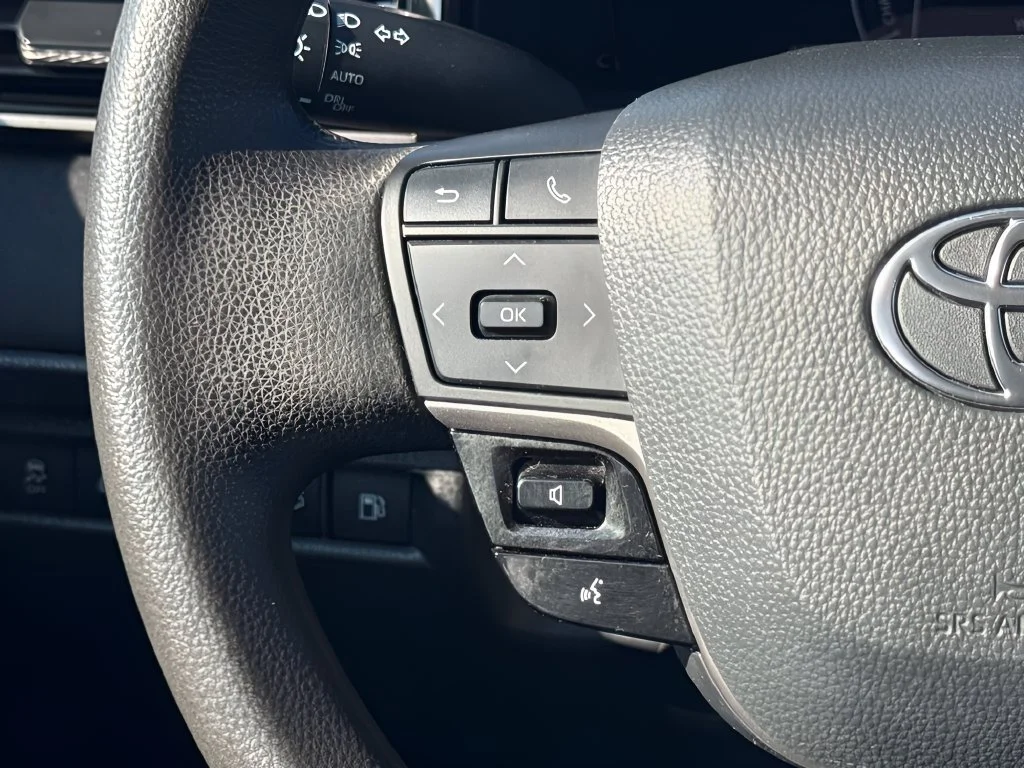 Used 2025 White Toyota LE image 13