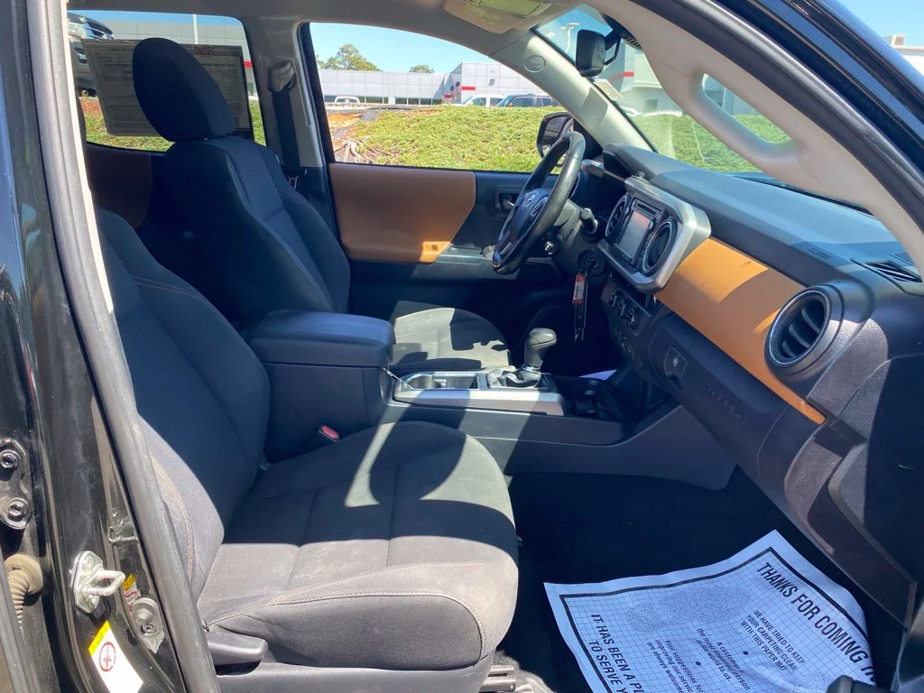 Used 2018 Black Toyota SR5 image 16