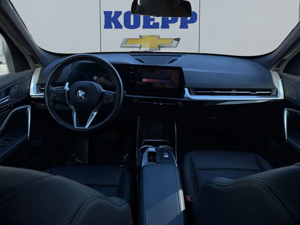 Used 2025 White BMW xDrive28i image 12