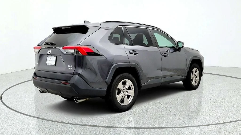 Used 2022 Magnetic Gray Metallic Toyota XLE AWD image 5