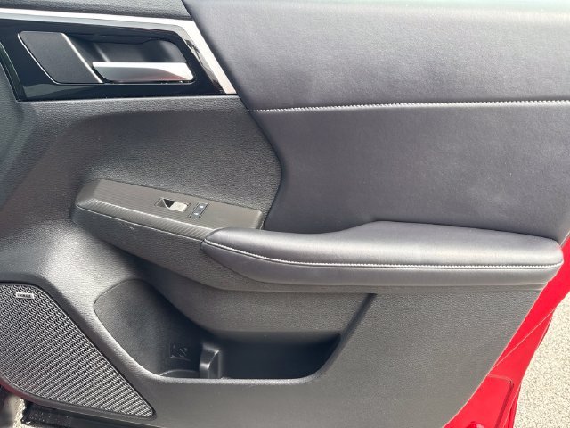 Used 2025  Mitsubishi SE image 22