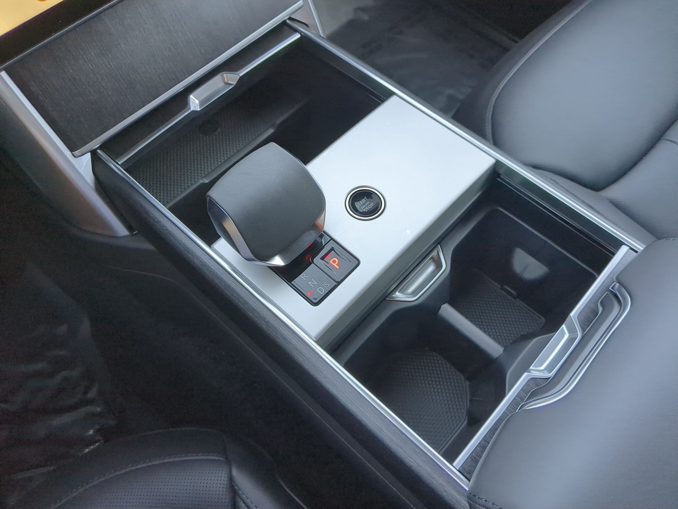 New 2026 Fuji White Land Rover P400 SE image 22